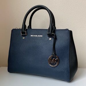 MICHAEL KORS — Double Zip Jet Set Travel Tote Bag